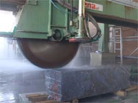 Компания обеспечивает заводское производство изделий из камня широкого асортимента на Итальянском оборудов